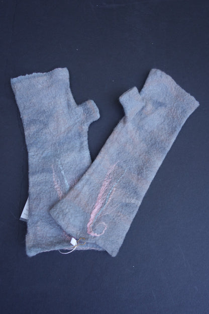 Reverse view of gray and blush hand-felted fingerless gloves