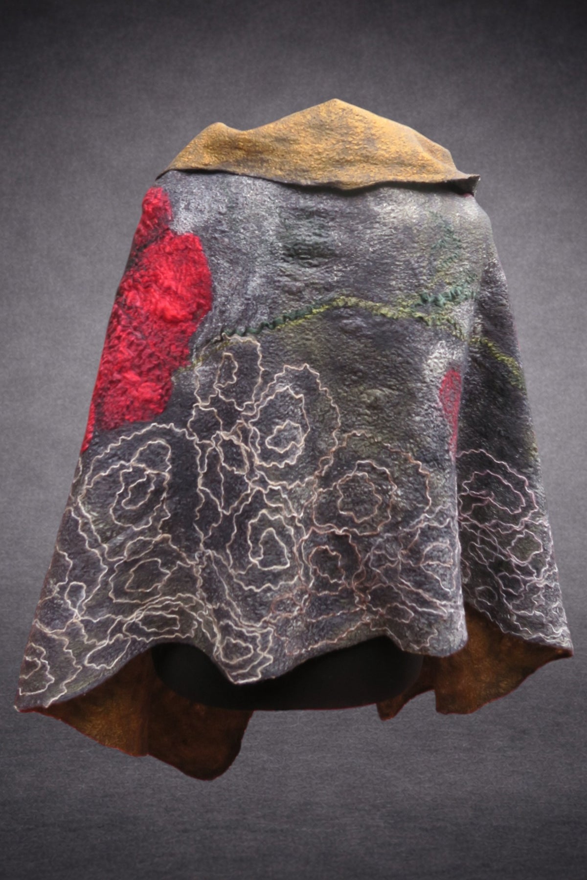 Poppies in the Rain shawl back view